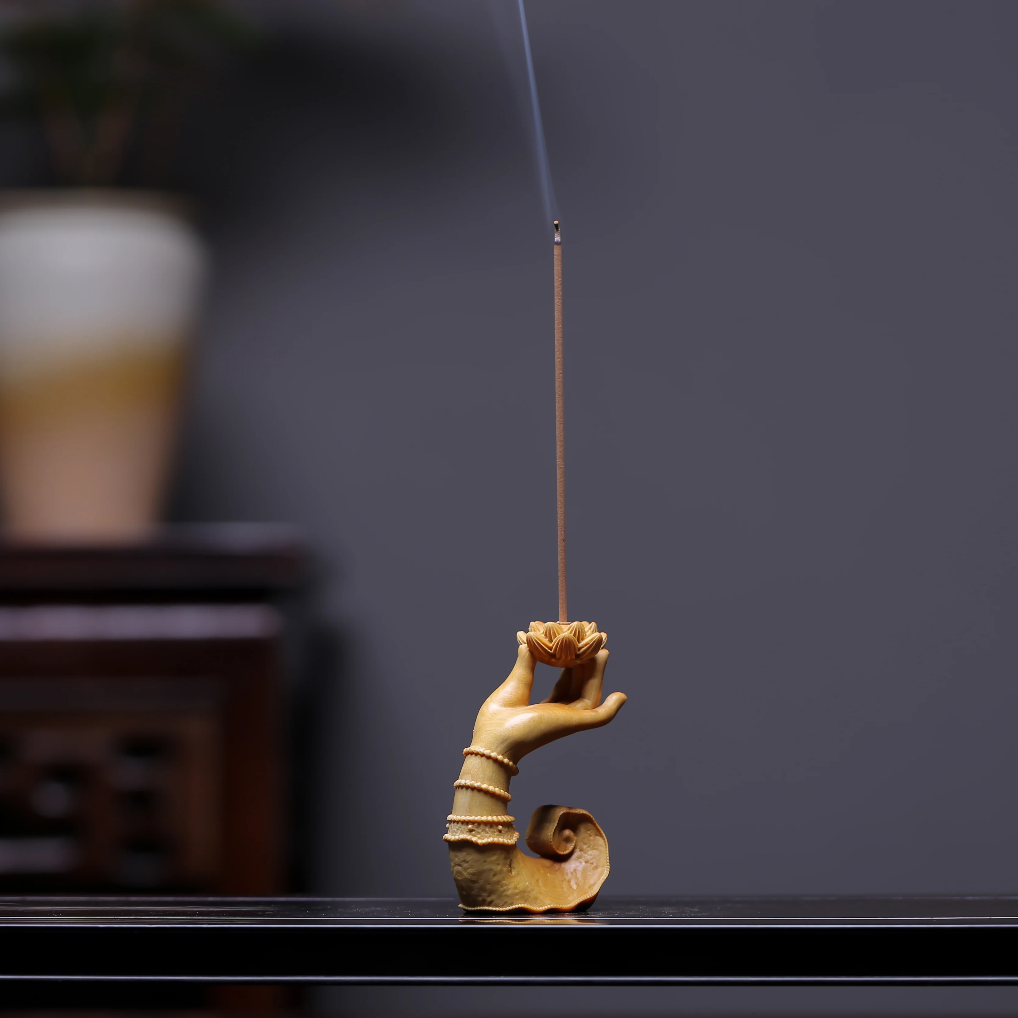 Authentic Lobular Boxwood Carv - đánh giá và giá Home Fragrance Bergamot