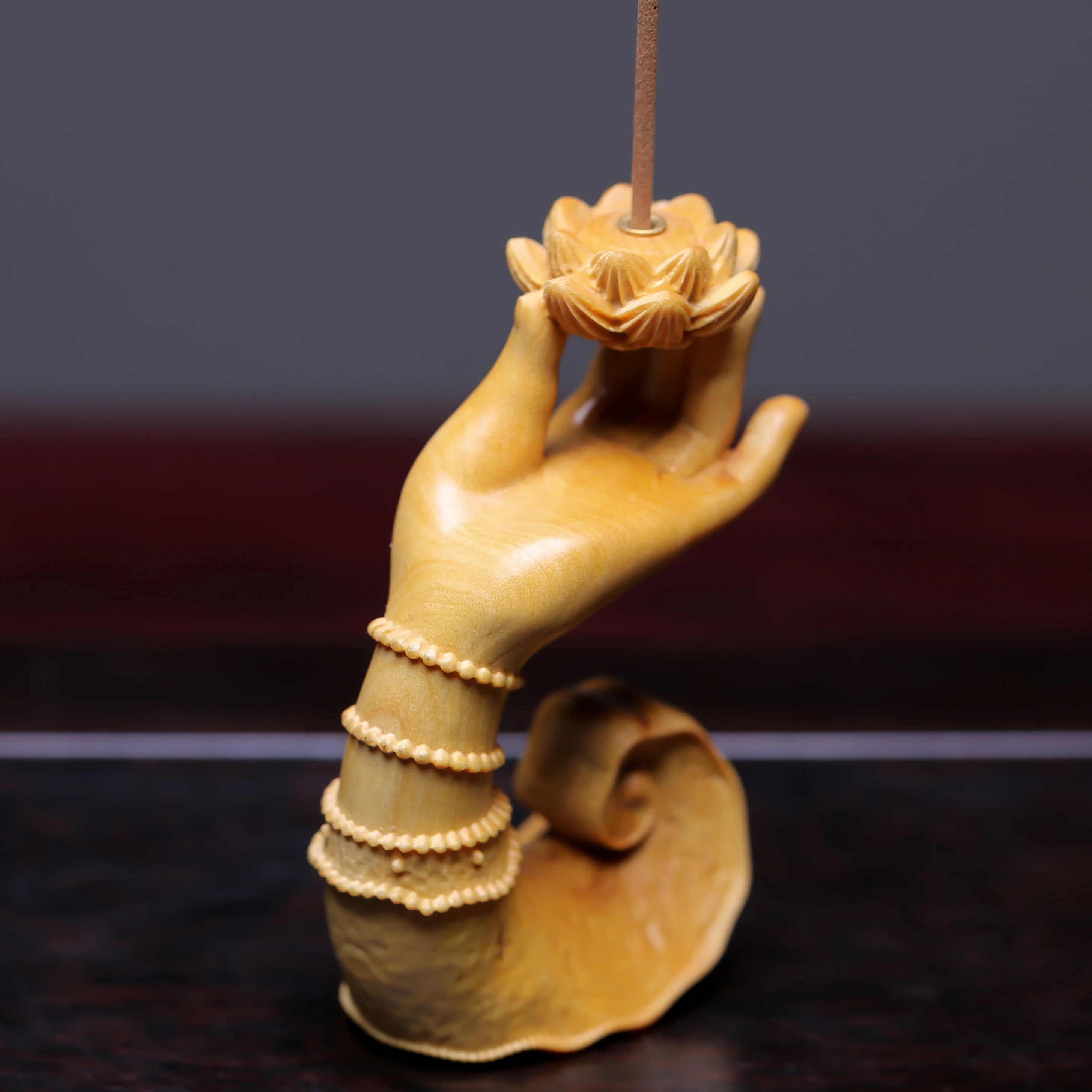 Authentic Lobular Boxwood Carv - đánh giá và giá Home Fragrance Bergamot
